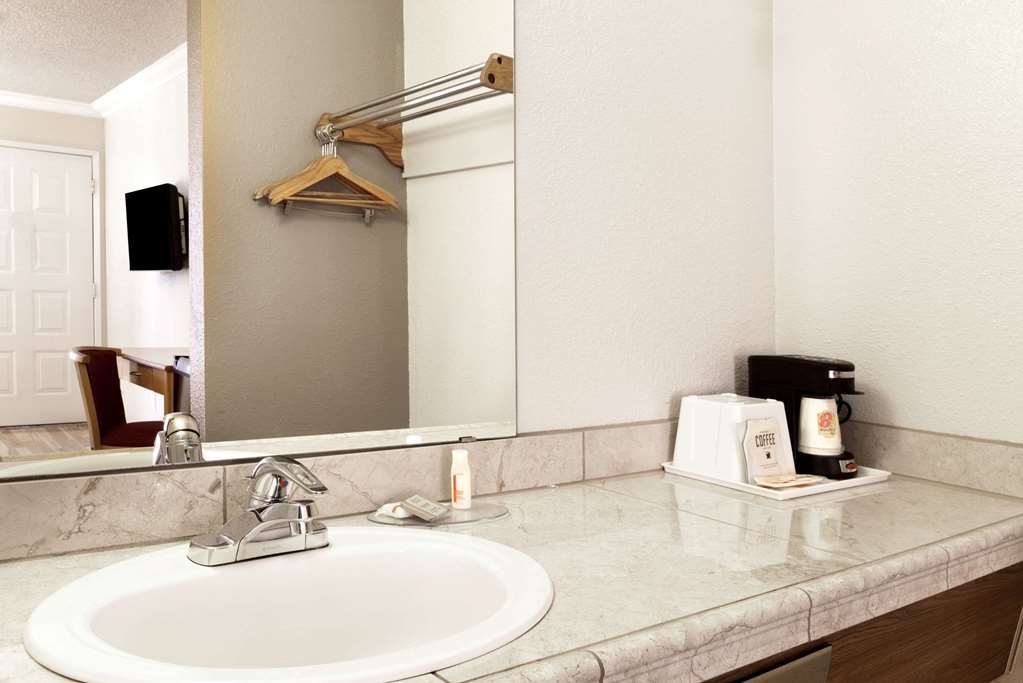 Hotel National 9 Buttonwillow
